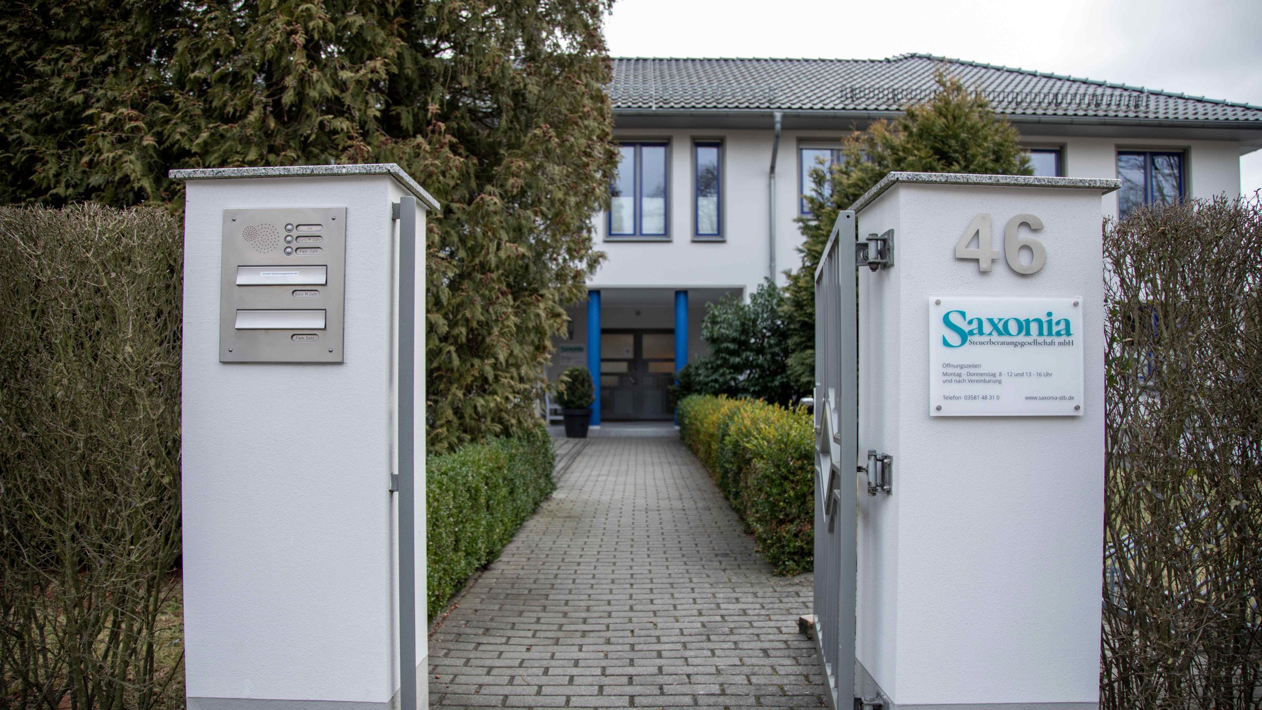 Außenaufnahme_Firmenschild